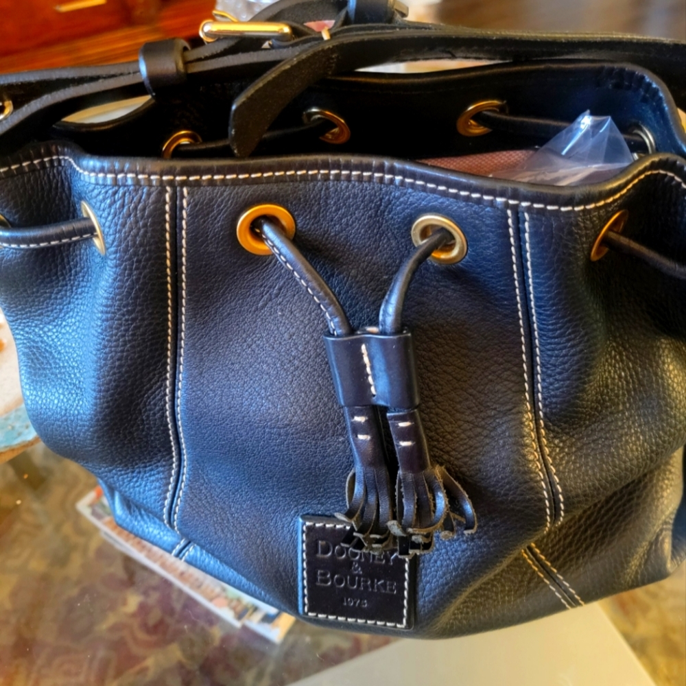 Dooney and Bourke black leather bag used in good condition